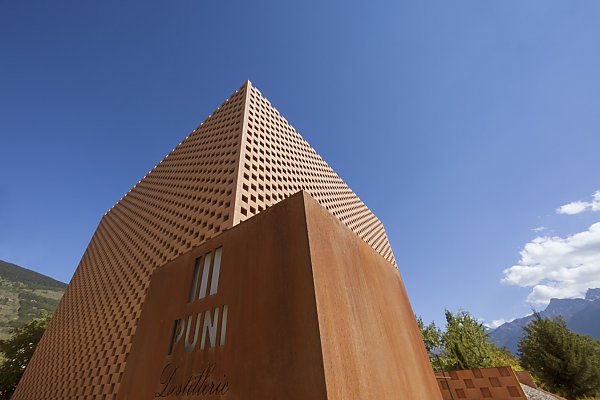 Bauwerkskunst - Whiskeybrauerei Puni in Glurns