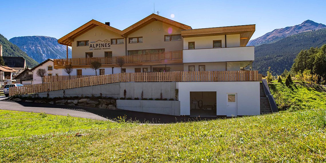 Ferienwohnungen in Reschen - Alpines lake and mountain Residence im Sommer