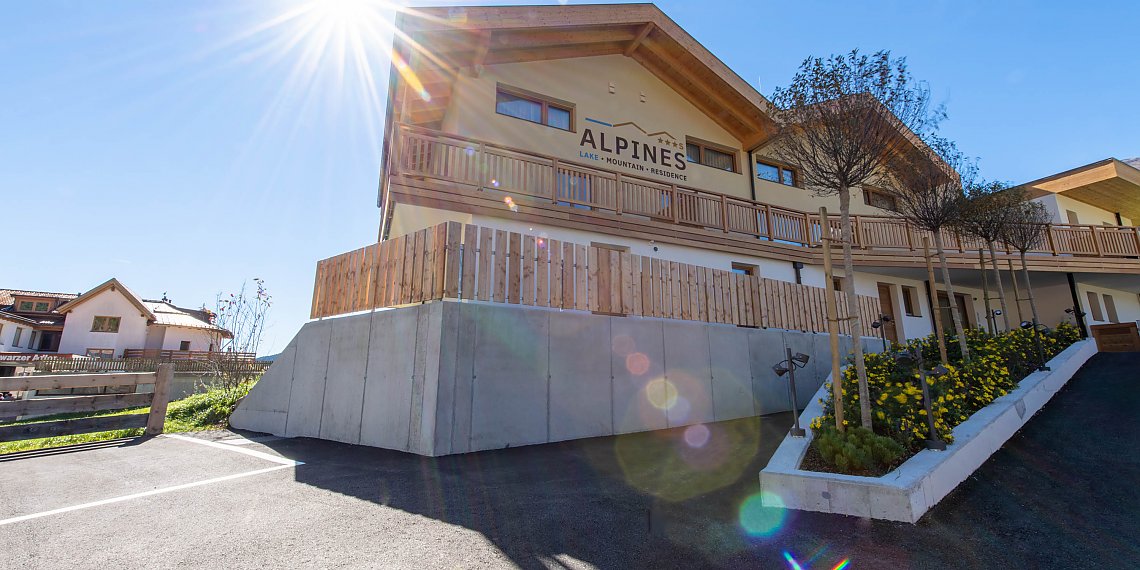 Ferienwohnungen in Reschen - Alpines lake and mountain Residence im Sommer