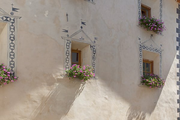 Typische Hausfassade Südtirol
