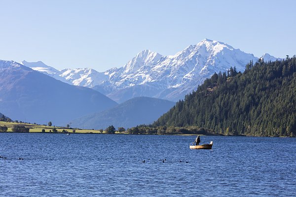 Angeln auf dem Haiderssee mit Blick auf den Ortler Angeln auf dem Haiderssee mit Blick auf den Ortler