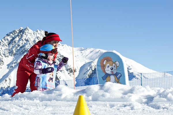 Ski - Kindergarten im Skigebiet Schöneben am Reschenpass Ski - Kindergarten im Skigebiet Schöneben am Reschenpass