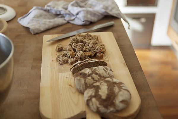 Vinschger Paarlbrot - Vorbereitung für die Schneemilch Vinschger Paarlbrot - Vorbereitung für die Schneemilch
